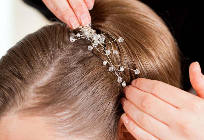 Comment choisir la coiffure de mariée parfaite en fonction de sa robe et de son style à Saint-Priest ?