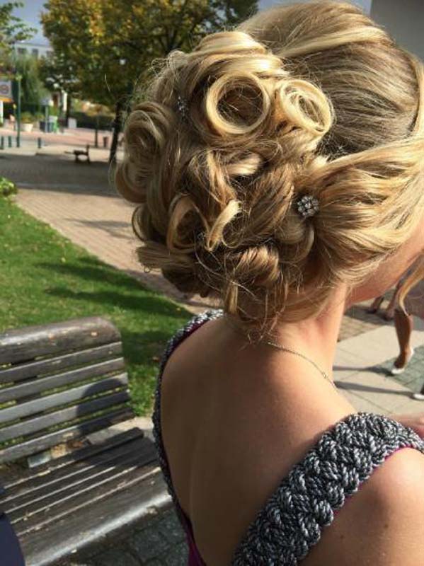 Salon de coiffure à Saint-Priest : quelle est la coiffure appropriée pour la mère du marié ?